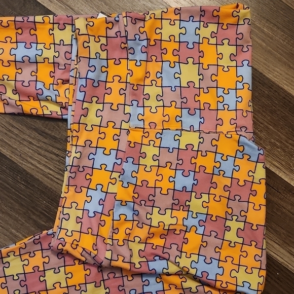 LULAROE Autism Leggings Rare Puzzle Pieces. New. - Picture 2 of 3